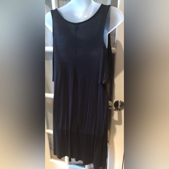 Rue 21 black short sleeve shoulder cut out knee length dress in size medium - Picture 4 of 5